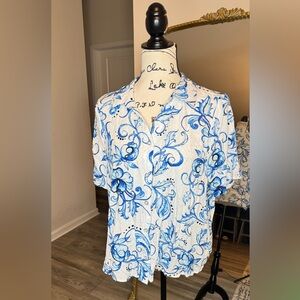Carolyn Taylor White Button-Front Shirt with Blue Floral Print